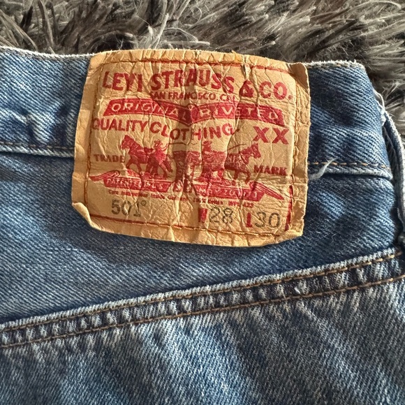 Levi’s Vintage 2004 Women’s Custom Bleached Painted 501’s Size 28​ - Picture 9 of 14